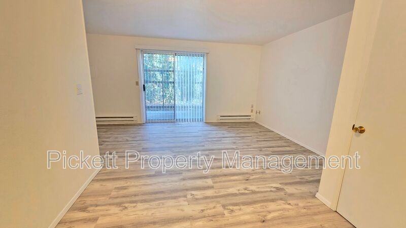 354 Nw Edvard St #C - Photo 7 of 27