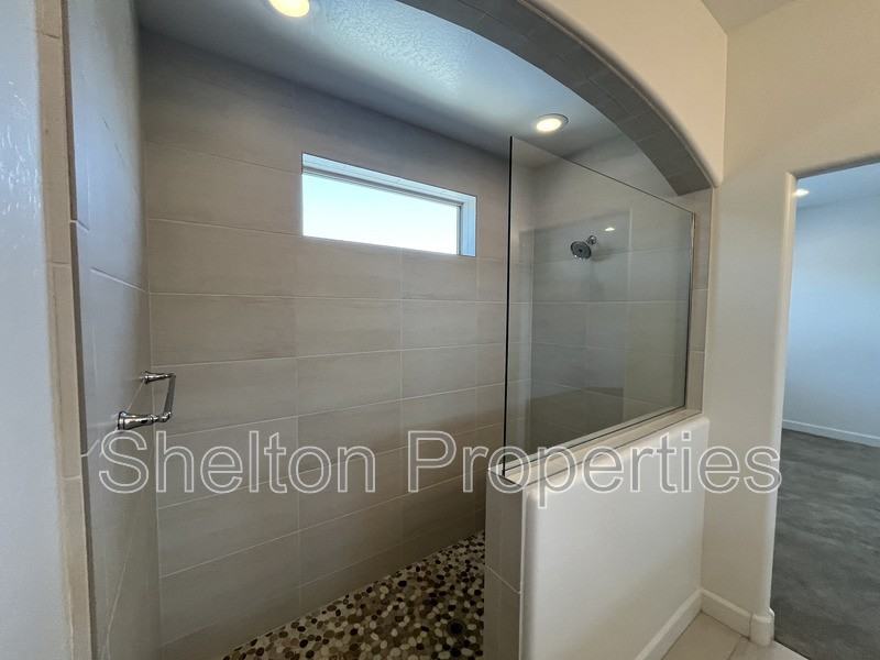 20711 W Medlock Dr - Photo 4 of 13