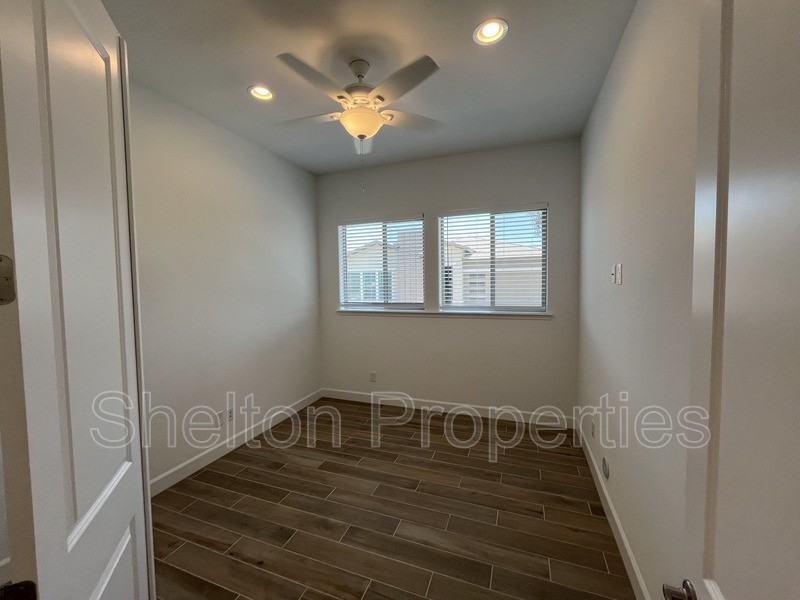 20711 W Medlock Dr - Photo 5 of 13