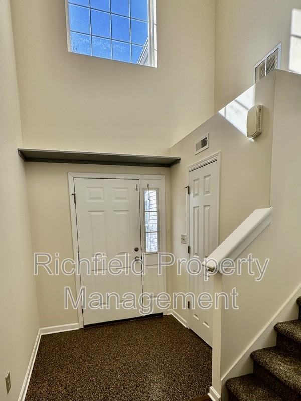 11212 Pegasus Dr - Photo 2 of 20