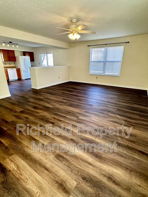 11212 Pegasus Dr - Photo 3 of 20