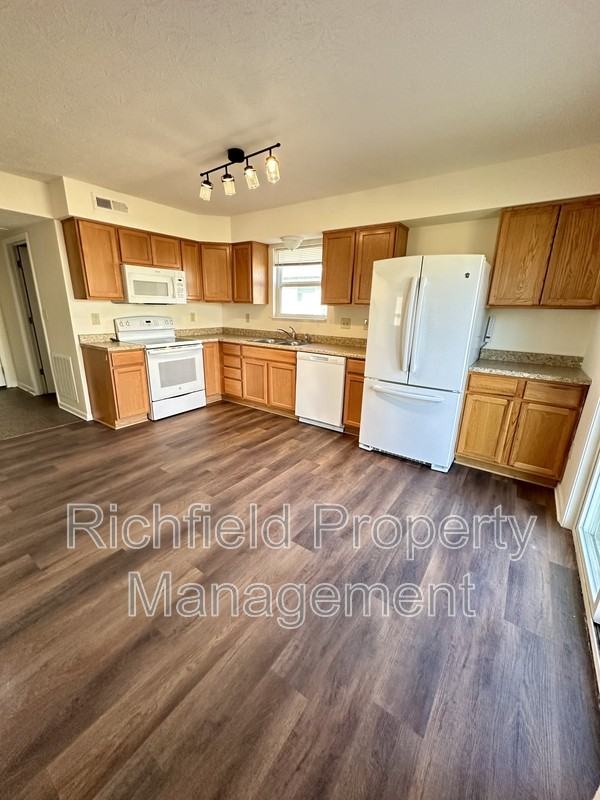 11212 Pegasus Dr - Photo 5 of 20