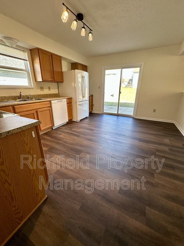 11212 Pegasus Dr - Photo 6 of 20