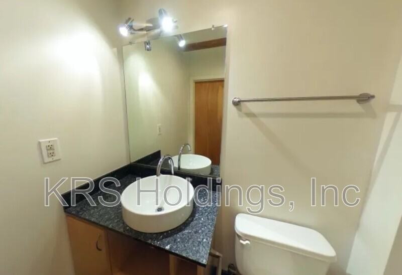 1318 W Broad St #308 - Photo 5 of 8