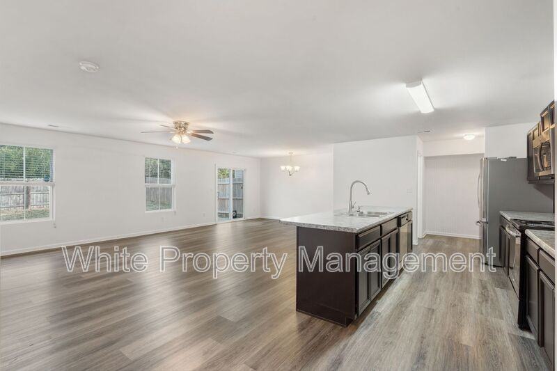 1619 Hooper Ct - Photo 2 of 28