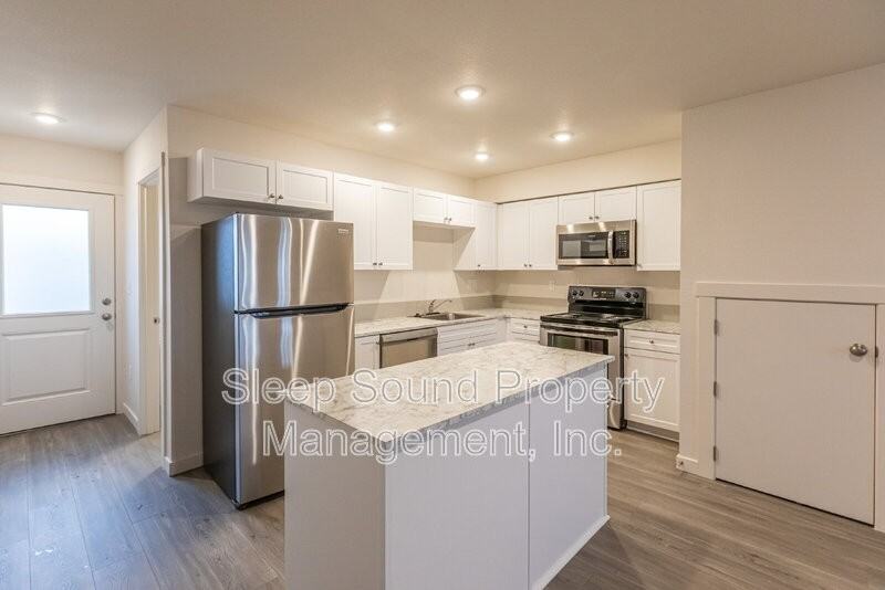 110 N 7th Ave #D - Photo 2 of 9