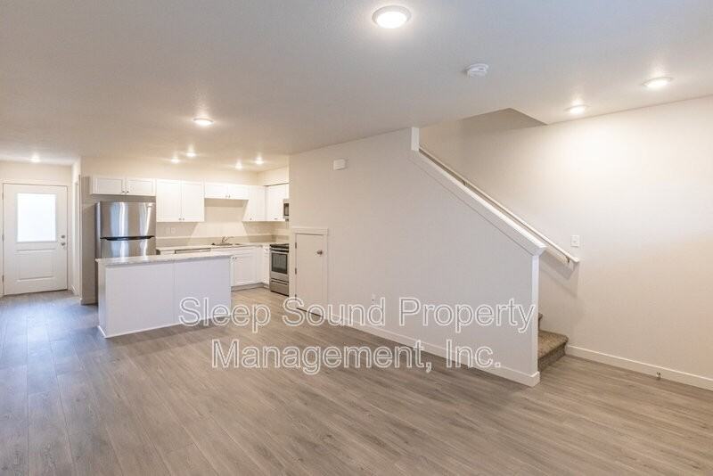 110 N 7th Ave #D - Photo 3 of 9