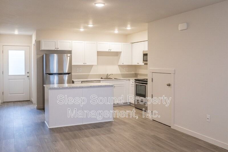 110 N 7th Ave #D - Photo 4 of 9