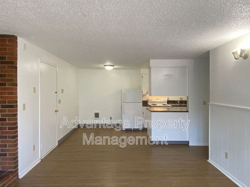 585 Nw Walnut Blvd - Photo 4 of 21