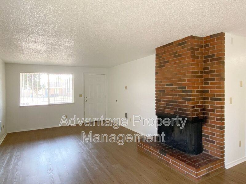 585 Nw Walnut Blvd - Photo 5 of 21