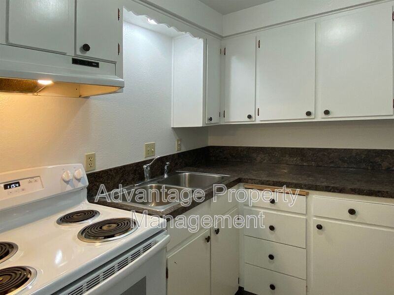 585 Nw Walnut Blvd - Photo 7 of 21