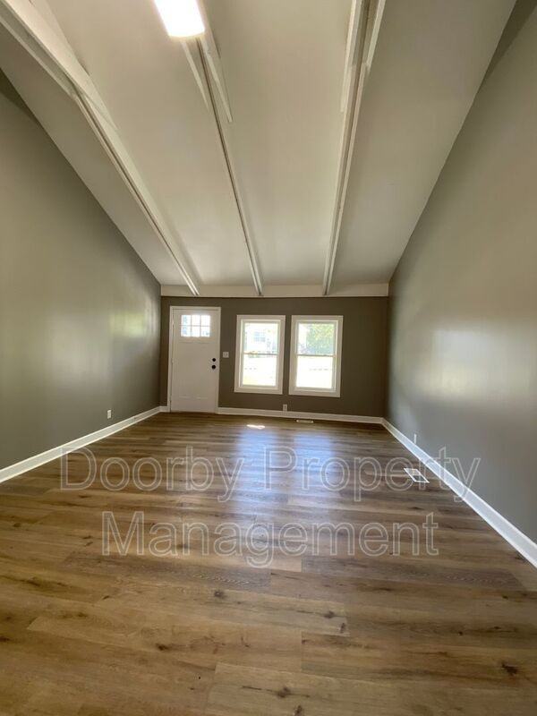 1119 Pierce Ave - Photo 4 of 16