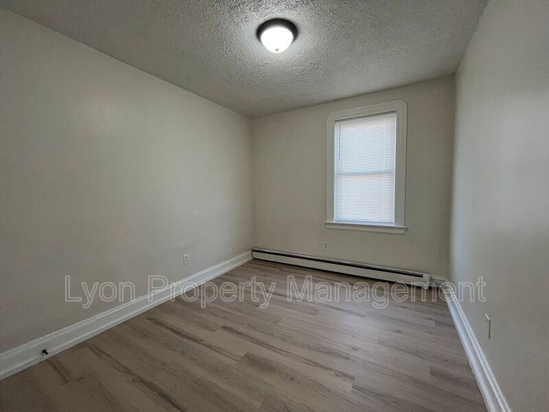 332 Manton Ave #3rdFL - Photo 5 of 9