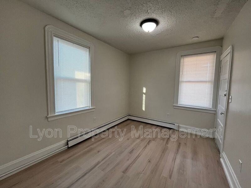 332 Manton Ave #3rdFL - Photo 7 of 9