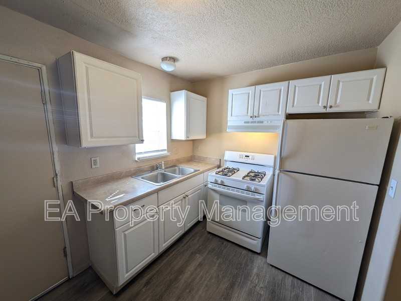 212 65th St Nw #B - Photo 4 of 10