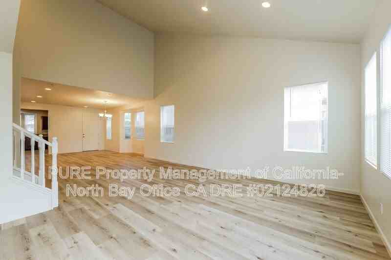 2047 Verbena Dr - Photo 3 of 33