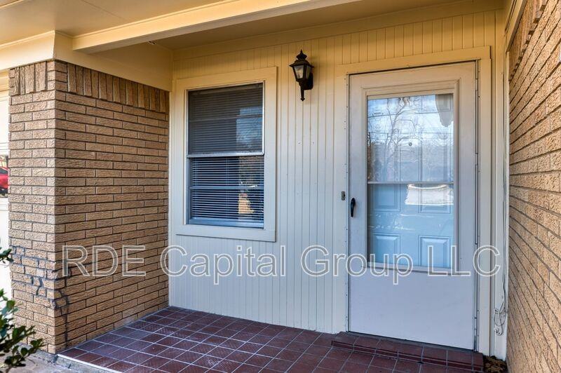 502 Brown St - Photo 4 of 25