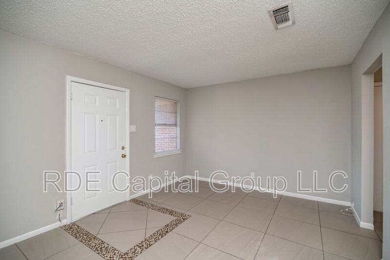 502 Brown St - Photo 6 of 25
