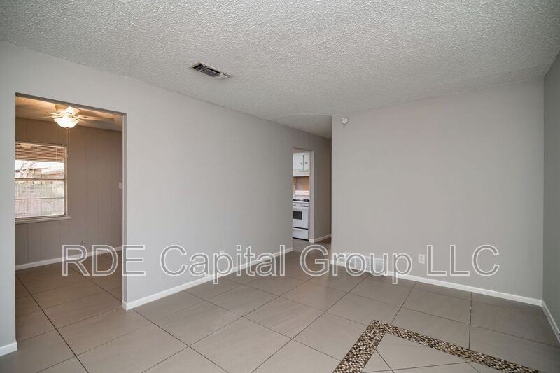 502 Brown St - Photo 7 of 25