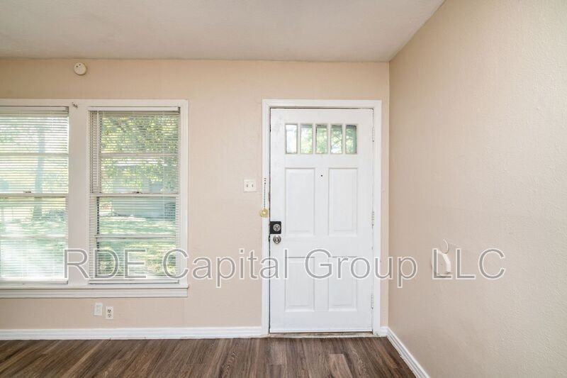 6163 Brocks Ln #B - Photo 4 of 18