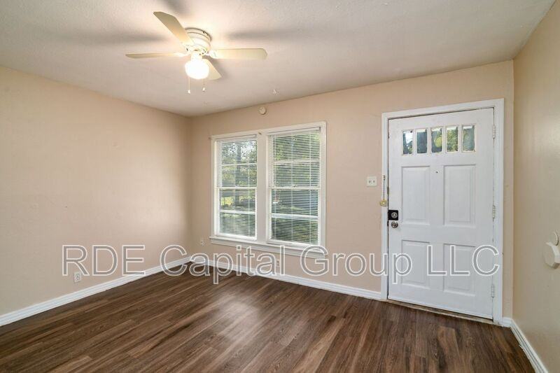 6163 Brocks Ln #B - Photo 5 of 18