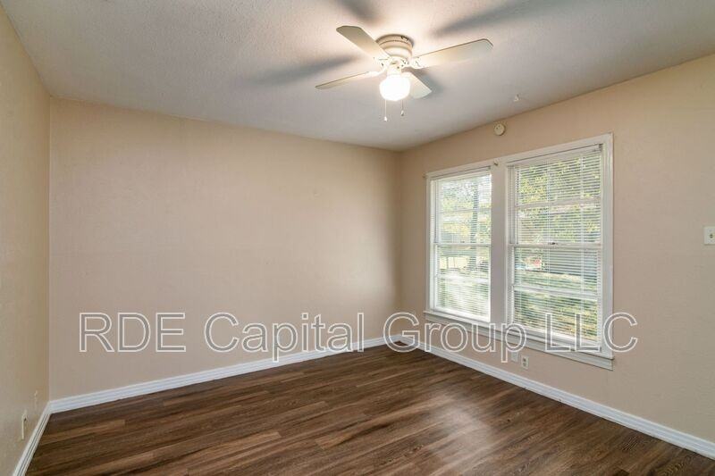 6163 Brocks Ln #B - Photo 7 of 18