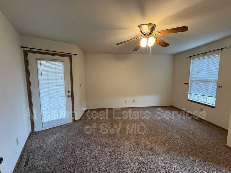 887 N 22nd St - Photo 3 of 9