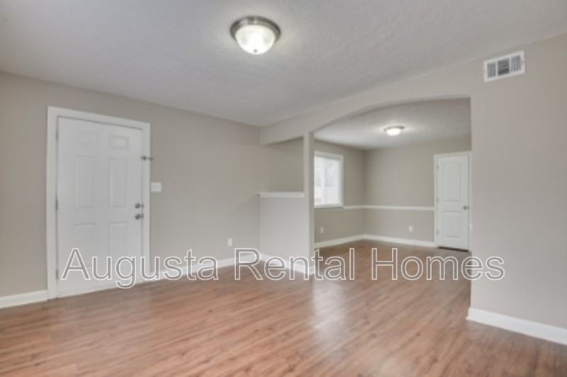 4010 - Photo 2 of 15