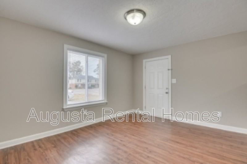 4010 - Photo 3 of 15