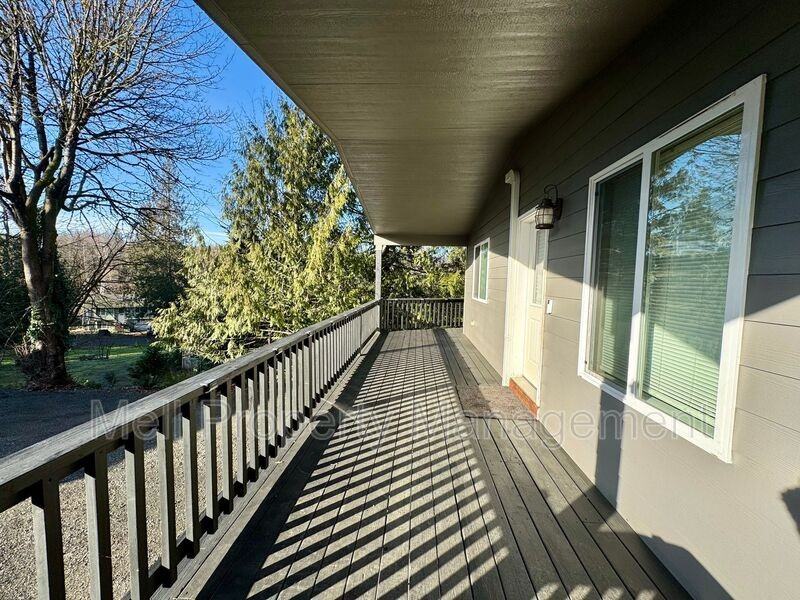 490 Se Alpine Ave - Photo 2 of 25