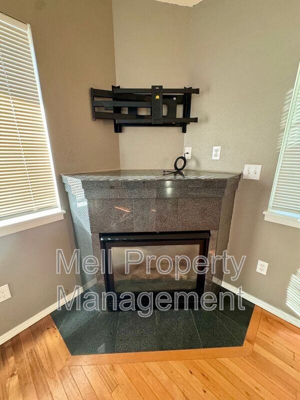 490 Se Alpine Ave - Photo 5 of 25