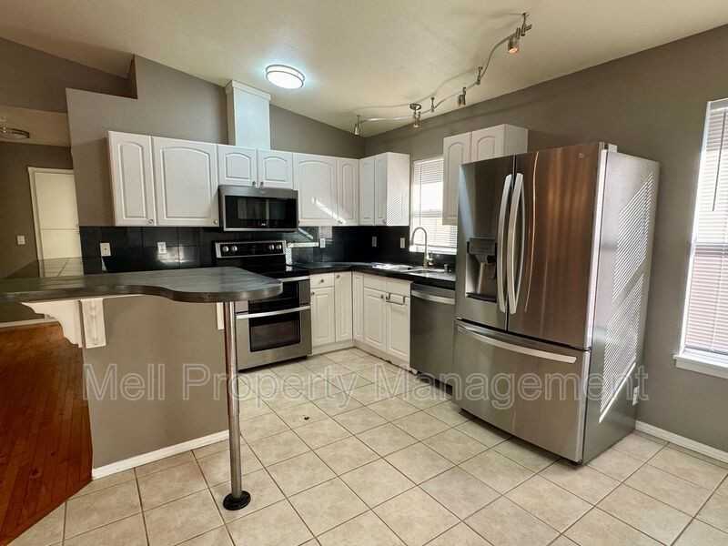 490 Se Alpine Ave - Photo 6 of 25