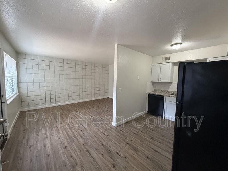 917 N Yale Ave #116 - Photo 2 of 11