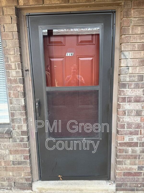 917 N Yale Ave #116 - Photo 6 of 11