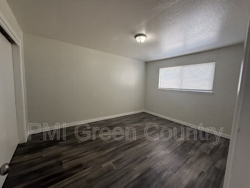 917 N Yale Ave #207 - Photo 5 of 12