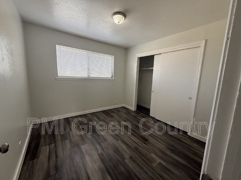 917 N Yale Ave #207 - Photo 6 of 12