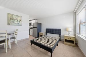 featured image of 805 W New York Ave