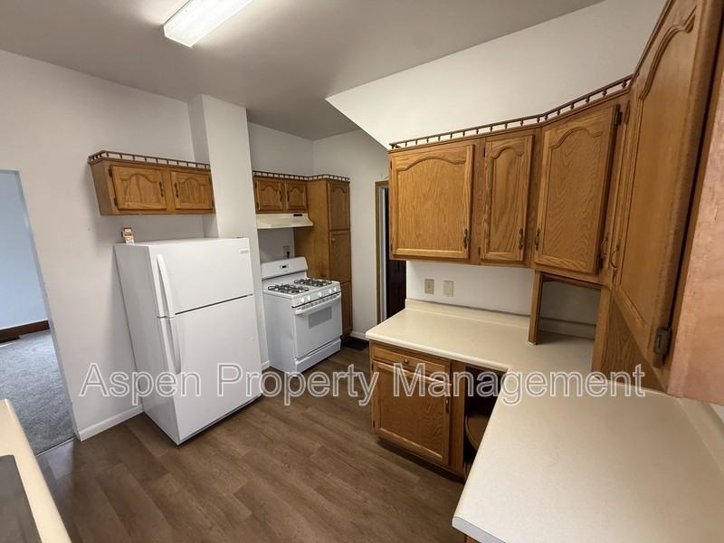 824 Harrison Ave - Photo 4 of 11