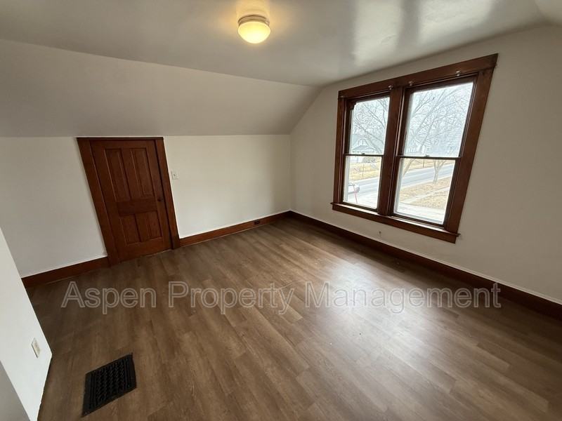 824 Harrison Ave - Photo 7 of 11