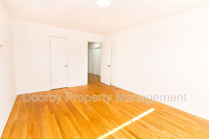 1609 Oak St - Photo 6 of 15