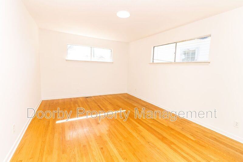 1609 Oak St - Photo 7 of 15