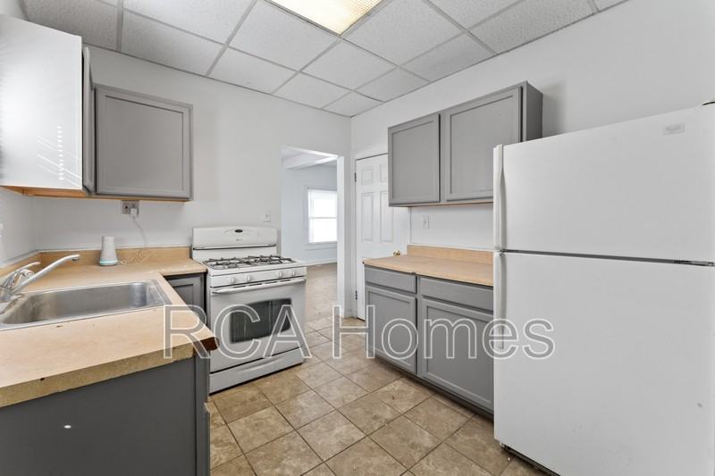 601 N Sherman Dr - Photo 4 of 12