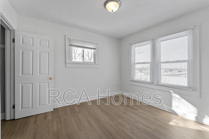 601 N Sherman Dr - Photo 5 of 12