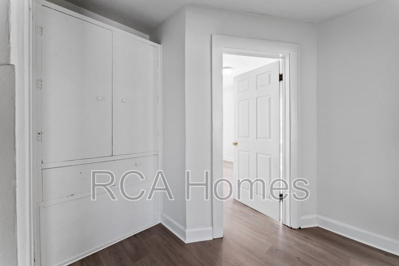 601 N Sherman Dr - Photo 6 of 12