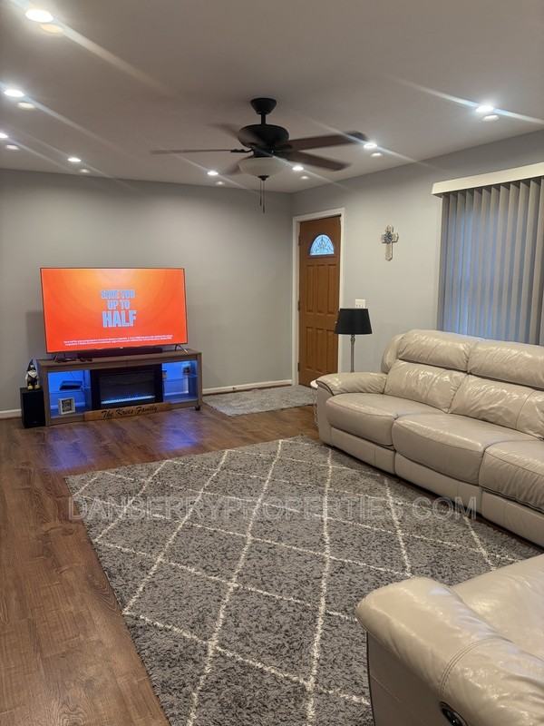 6127 Sunrise Cir - Photo 2 of 17