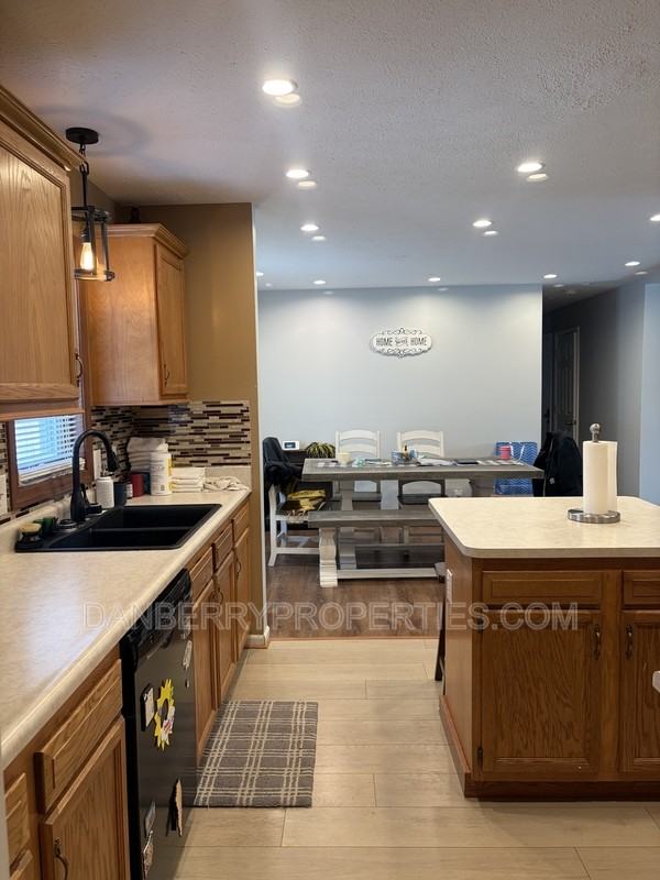 6127 Sunrise Cir - Photo 3 of 17