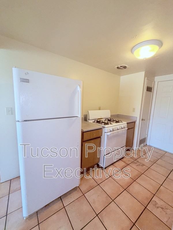 3131 N Treat Ave - Photo 2 of 13