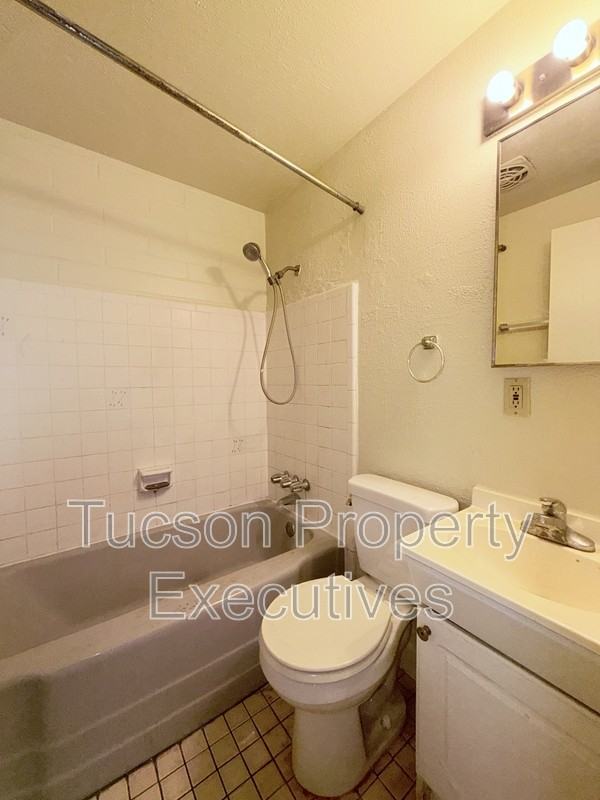 3131 N Treat Ave - Photo 5 of 13