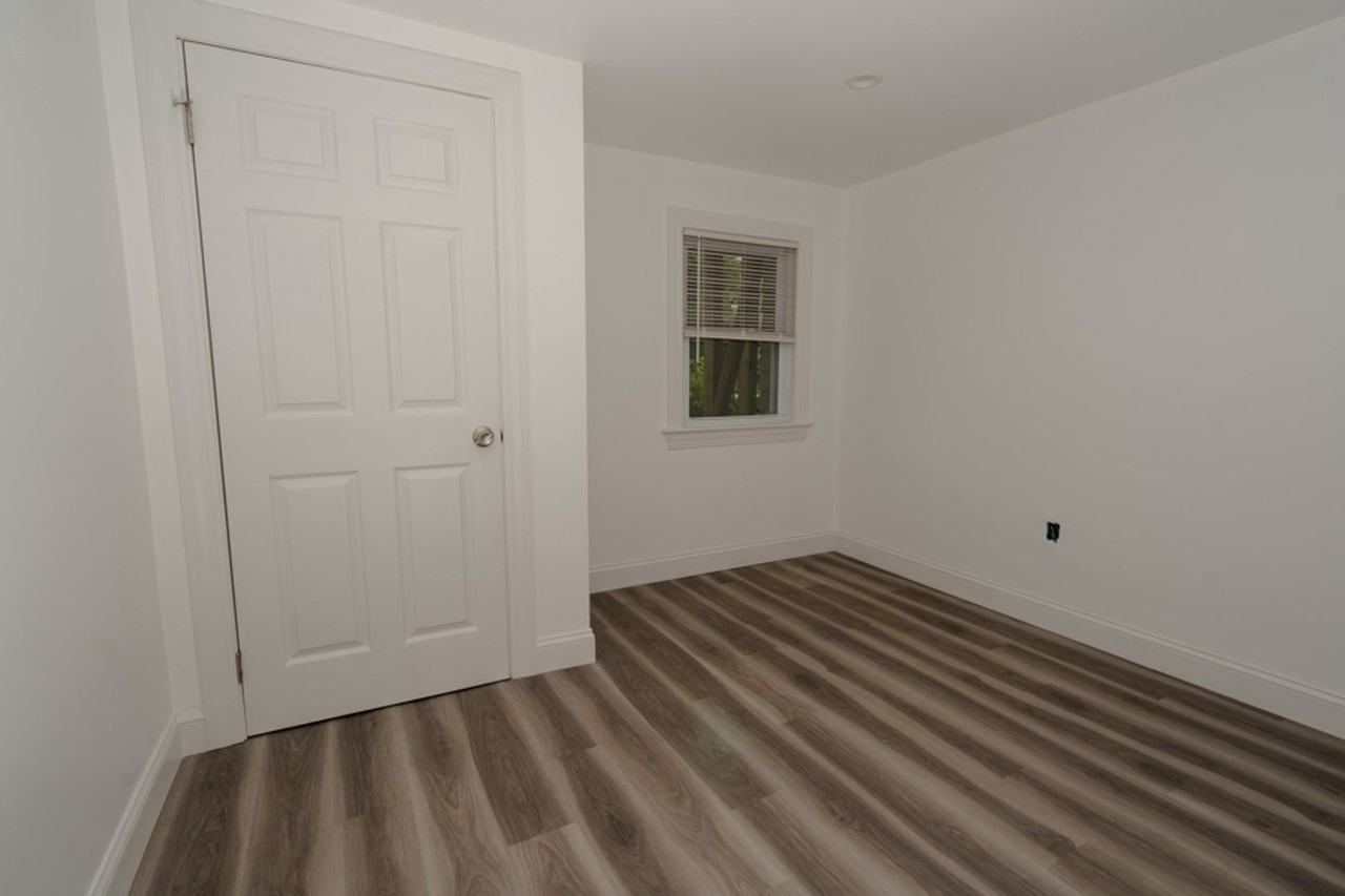 11 Park St - Photo 4 of 18
