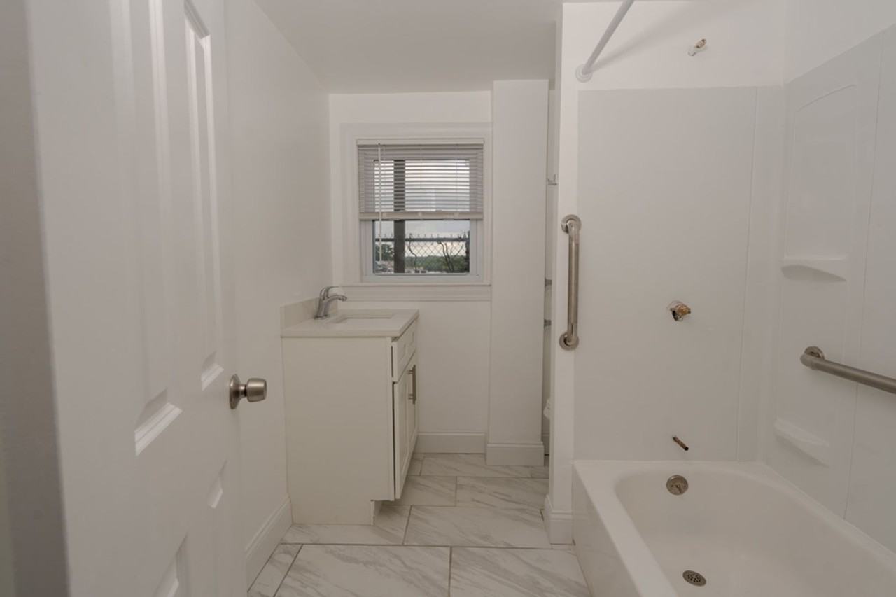 11 Park St - Photo 7 of 18